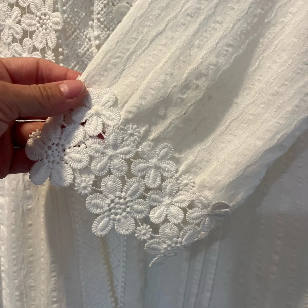 Vici White Floral Embroidered Blouse - Picture 7 of 11
